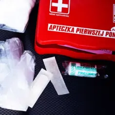 Apteczka samochodowa obowiązkowa w tych krajach – uniknij mandatu