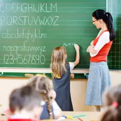Ile zarabia nauczyciel w Hiszpanii? Zaskakujące wynagrodzenia i fakty