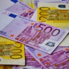 W jakich krajach jest waluta euro? Odkryj zaskakujące miejsca!