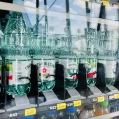 Ile kosztuje wódka na lotnisku? Zaskakujące ceny i różnice!