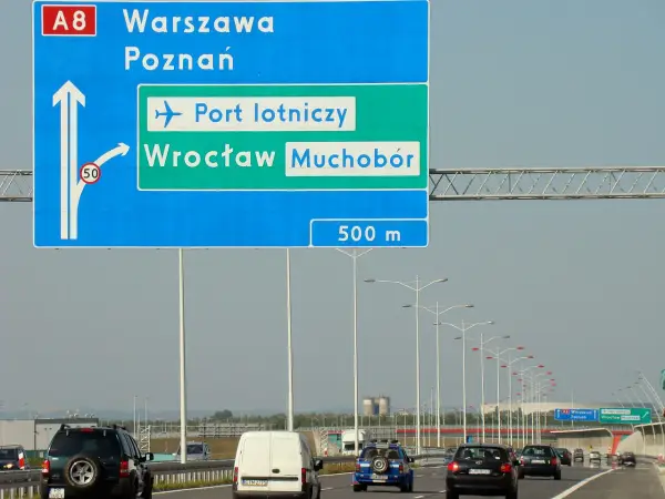 Jak dojechać do lotniska Wrocław - najlepsze opcje transportu i porady